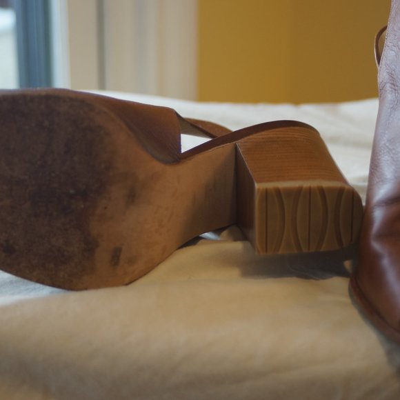 Brown shooties with sandle toe and zipper. - Picture 5 of 6